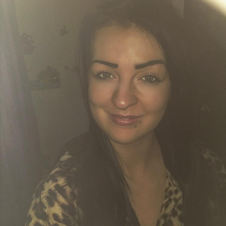 LouCubx's tweet image. Solo glad to get my make up off after a long day #bedtime #slothfeatures 😳💤💤💤💤