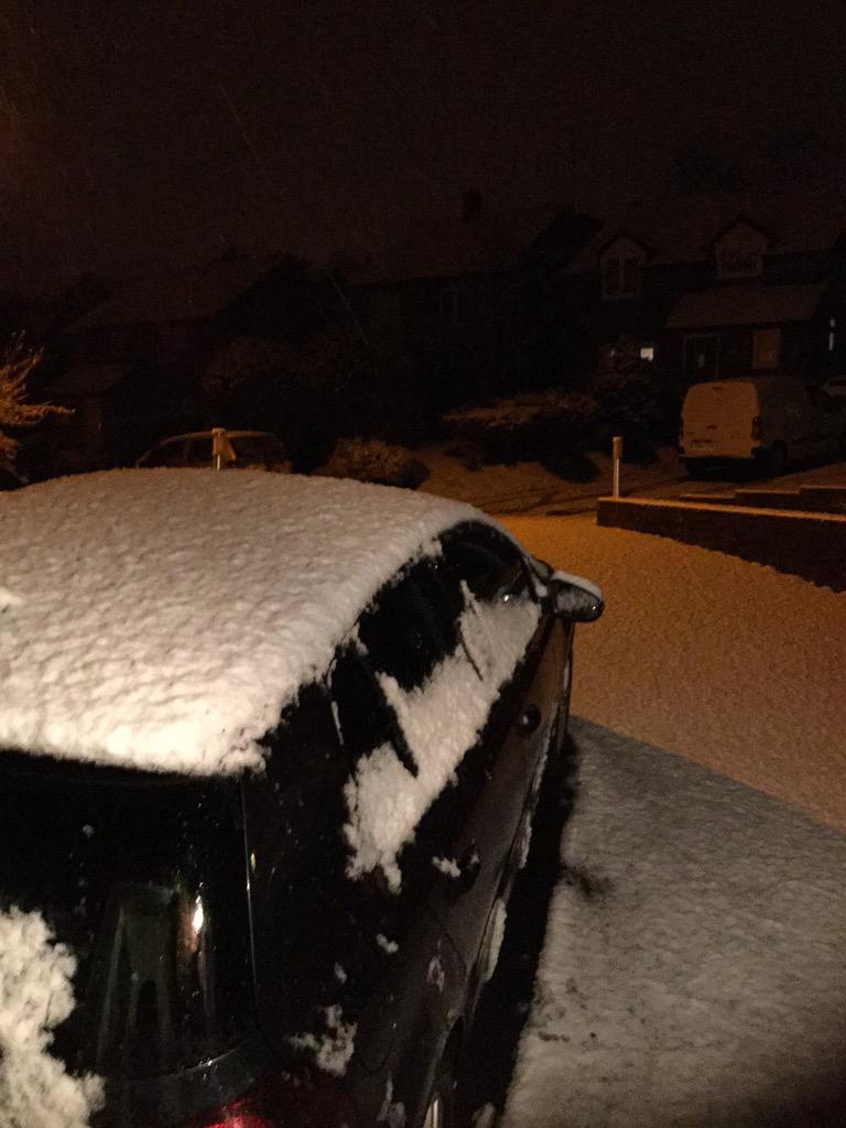 IanAbraham's tweet photo. They said it wouldn't snow in Ludlow! They were wrong http://t.co/Lir2W0lDit