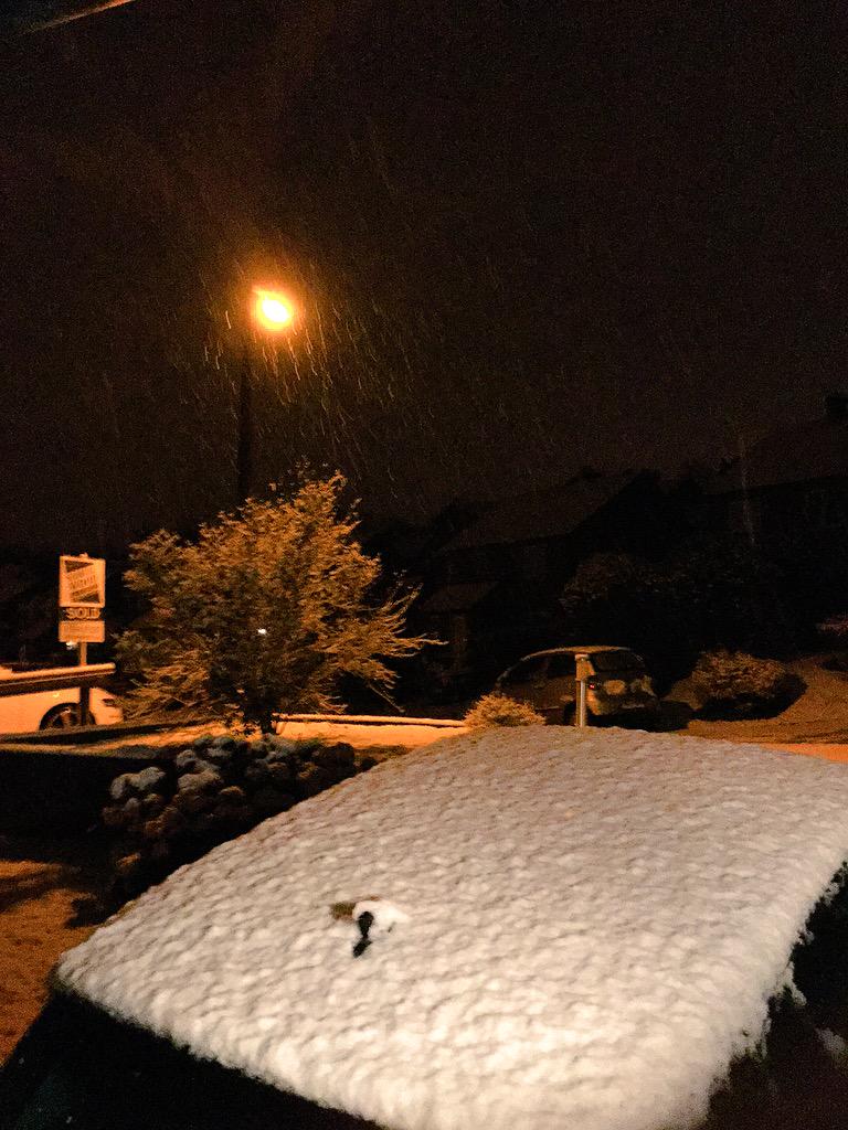 IanAbraham's tweet photo. They said it wouldn't snow in Ludlow! They were wrong http://t.co/Lir2W0lDit