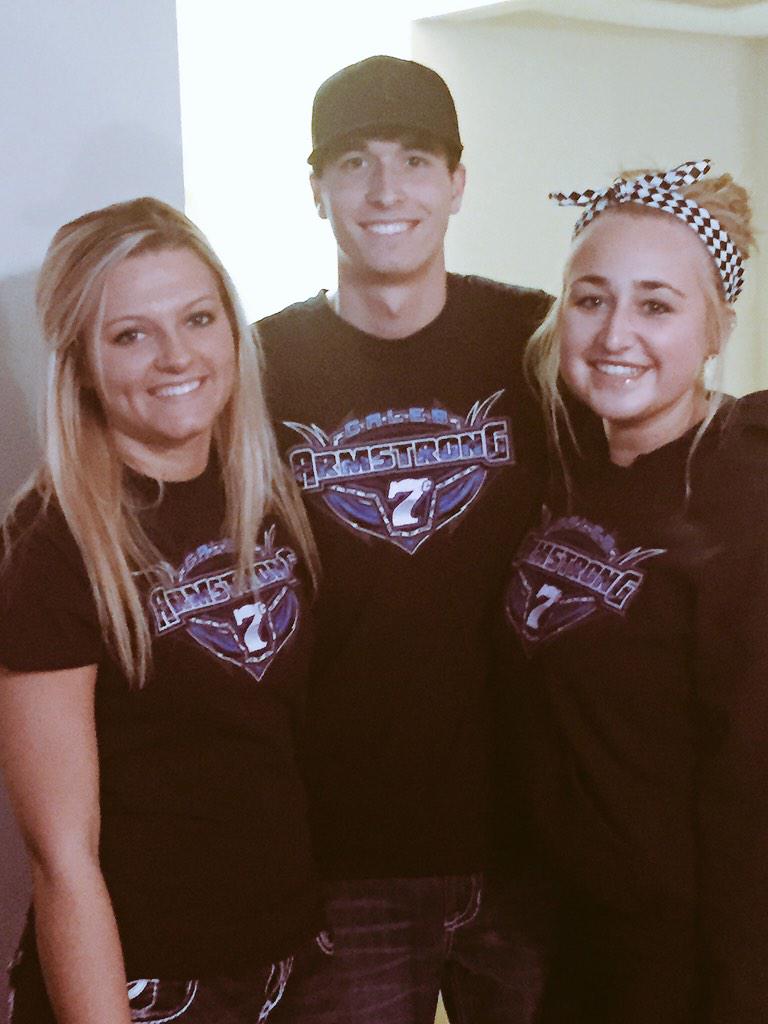 TaylorFerns's tweet photo. Reppin' all the way back in the 317. #TeamLeb 🏁☝️ http://t.co/OPsPgvydpZ