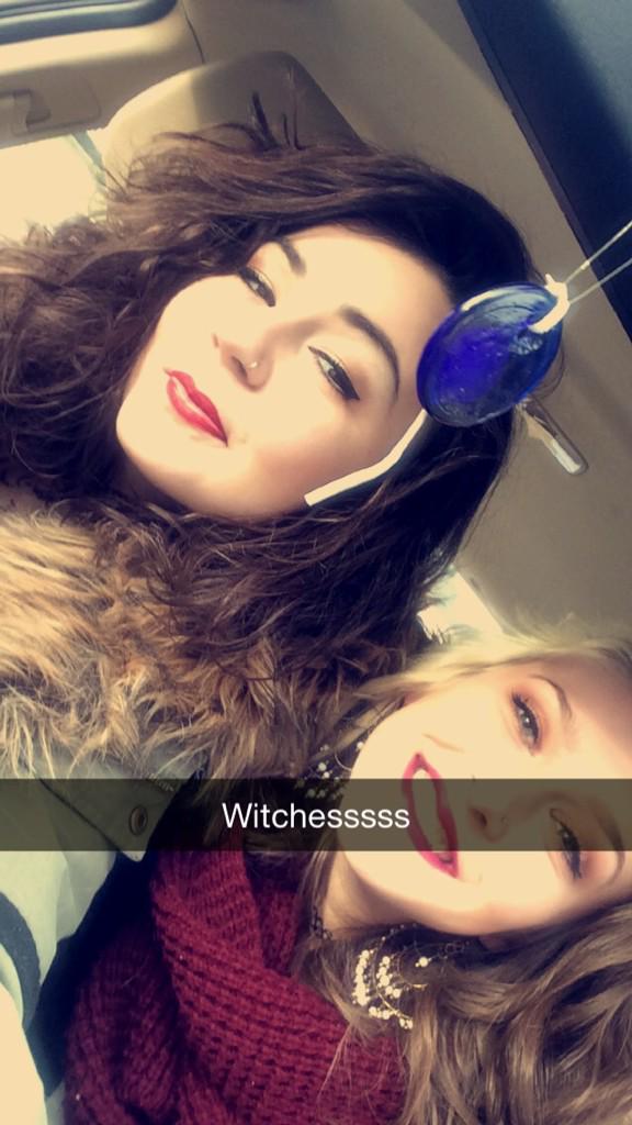 CadeMusi's tweet photo. Showing twitter some love from dese witches #twitches #lovetoourfans http://t.co/L76d2m064F