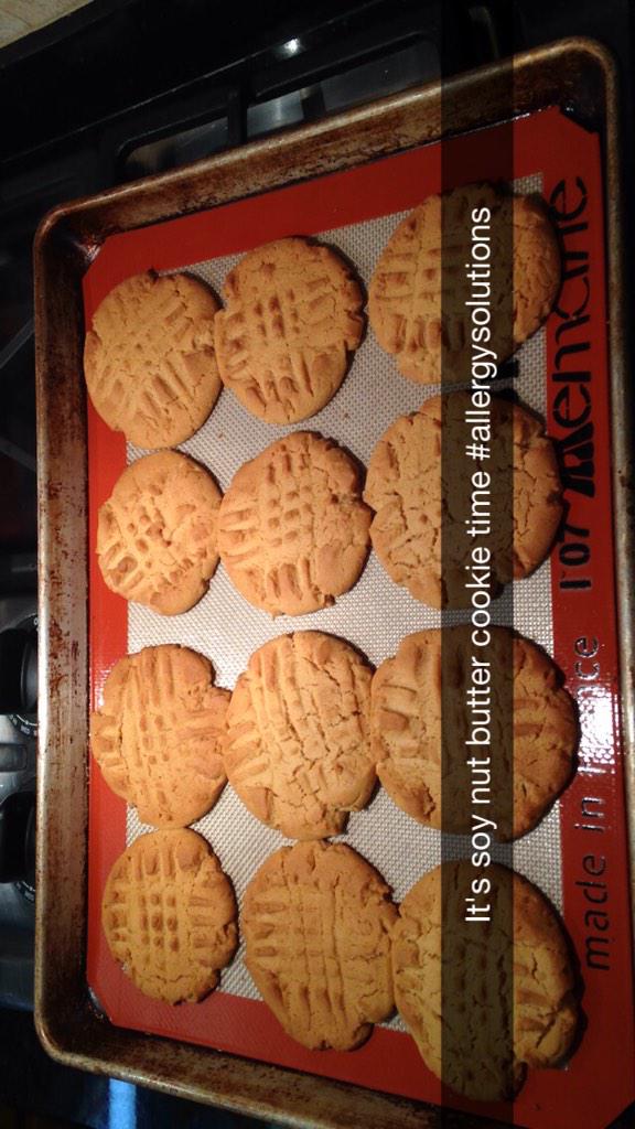 ohgodimguyanese's tweet image. I haven&apos;t had peanut butter cookies in probably 15 years.  Baked my own today w/ @SoyNutButterCo #allergysolutions