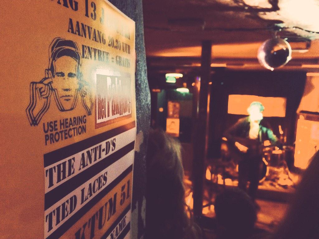 HetPakhuis's tweet photo. De eerste avond zit erop! Een zeer geslaagde avond met toffe acts uit de hoge hoed van @faktum51! http://t.co/5Oz1rN5uF5