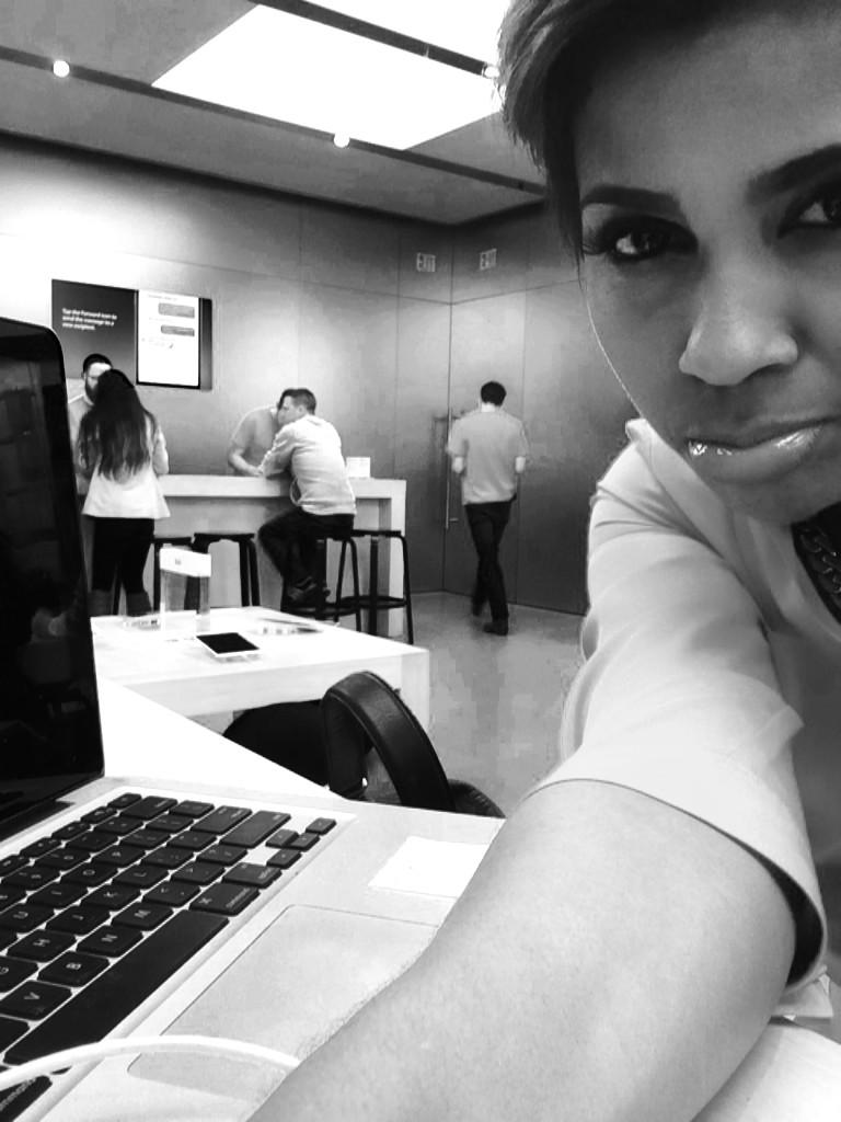 yettagibson's tweet image. Visiting some "geniuses" at the "Big Apple" for a #sadMac #AppleStore