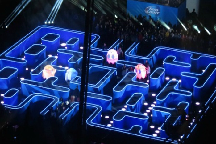 hootananny's tweet photo. Gah. Get out of my brain. "@PSFK: Budweiser Challenges Lucky Gamer to Life-Size Pac-Man Game
http://t.co/O0Nve4tTEc http://t.co/5LZwP4Ygh8"
