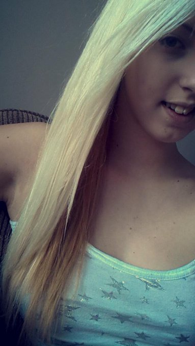 Okay, I couldn't wait to show everyone😉 it's now strawberry blonde underneath :) no more darkbrown! 👧-👱<a href="/tag/newhair"class="tags"><span>#newhair</span></a>