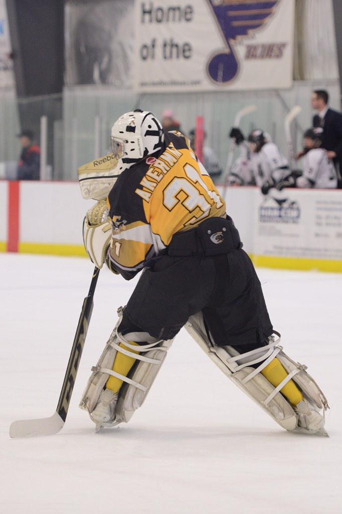 Akerman_40's tweet photo. Going for an assist at the ice jam. To bad I fanned on it #muffin #haliwood http://t.co/HTHt7PgocH