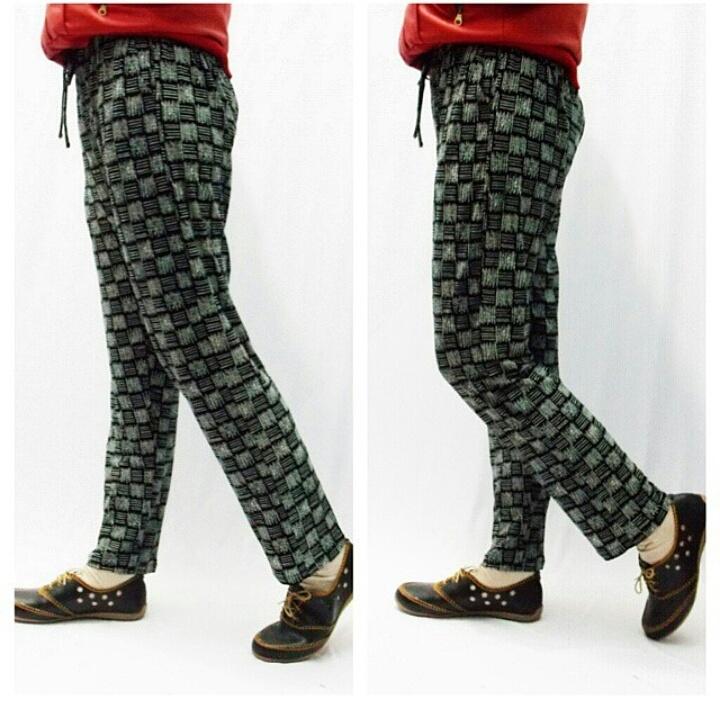 CORAL PANTS.
Bahan:spandek jersey HQ import
Fit to XL. Panjang: 95cm. price:100 rbu.