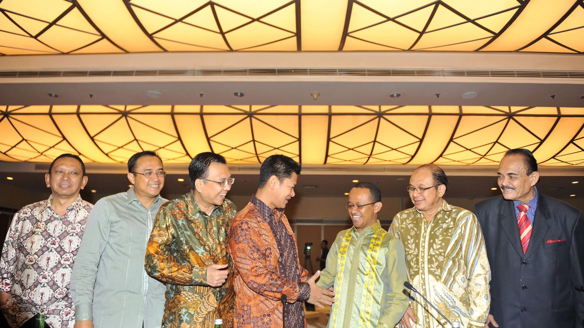 diqhp's tweet photo. Gila kekuasaan RT @VIVAnews: Kericuhan Munas HIPMI: Adu Jotos dan Lempar Kursi http://t.co/5nOQMGPkJt http://t.co/z5Lf34srTW