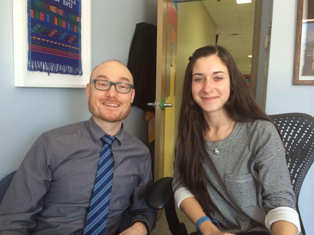 aridurandg's tweet photo. un petit coucou à Mr Twigg &amp; Mr Rochon avant de retourner au travail! Que de joie de retourner à l'école :') http://t.co/YeaxH2qaB6