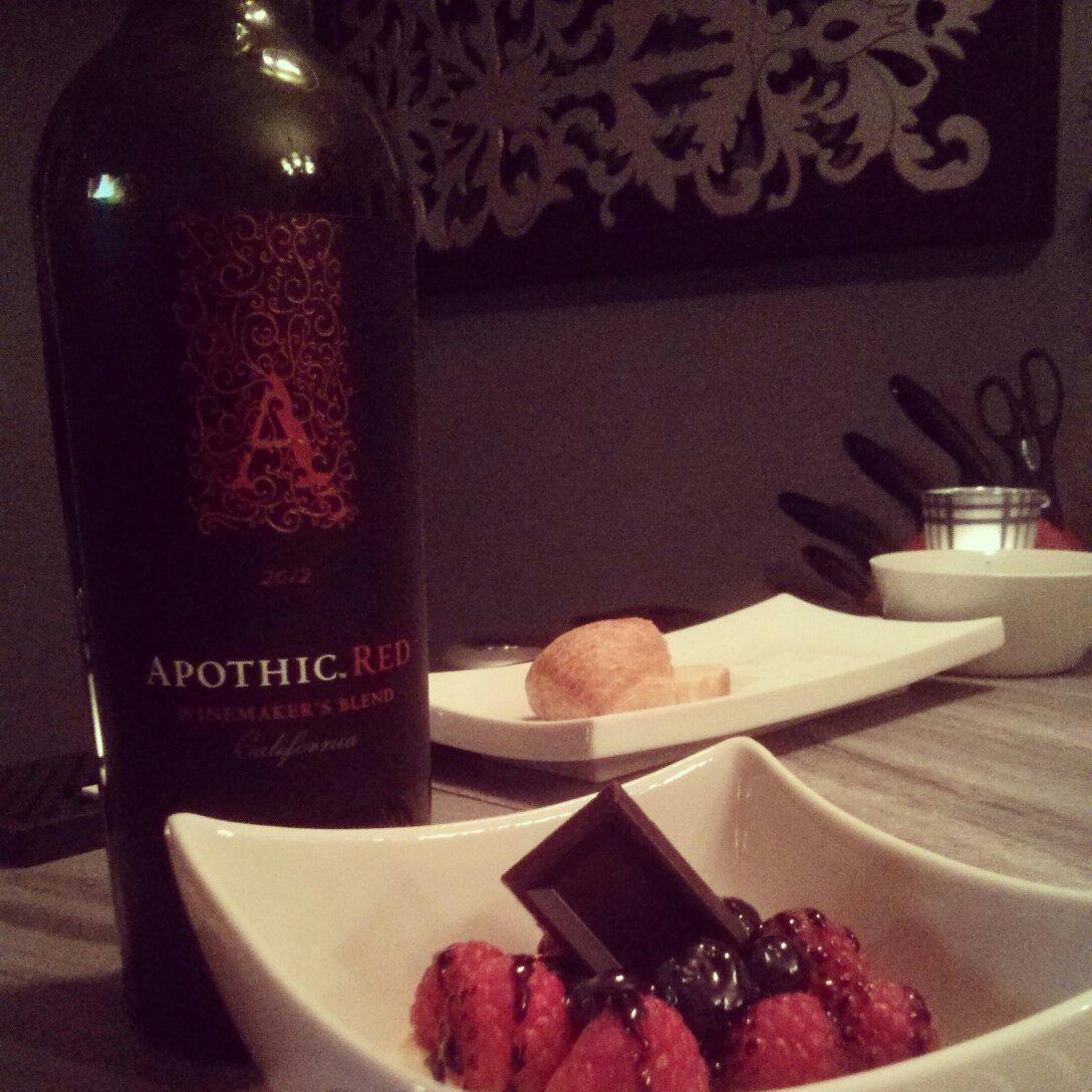 ApryllAileen's tweet photo. Breakup therapy #wine #redwine #custars #raspberries #blueberries #chocolate #berries #desert #food #lampostlounge http://t.co/kDHyaaVko0