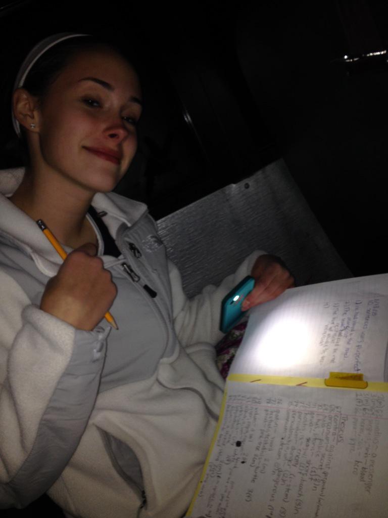 delaneyyy99's tweet photo. #devotedstudent http://t.co/4WjRHojfRi