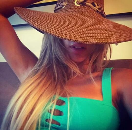 MilettFlawless's tweet image. La vida es una y hay que aprovecharla al máximo 🔆💕🎩