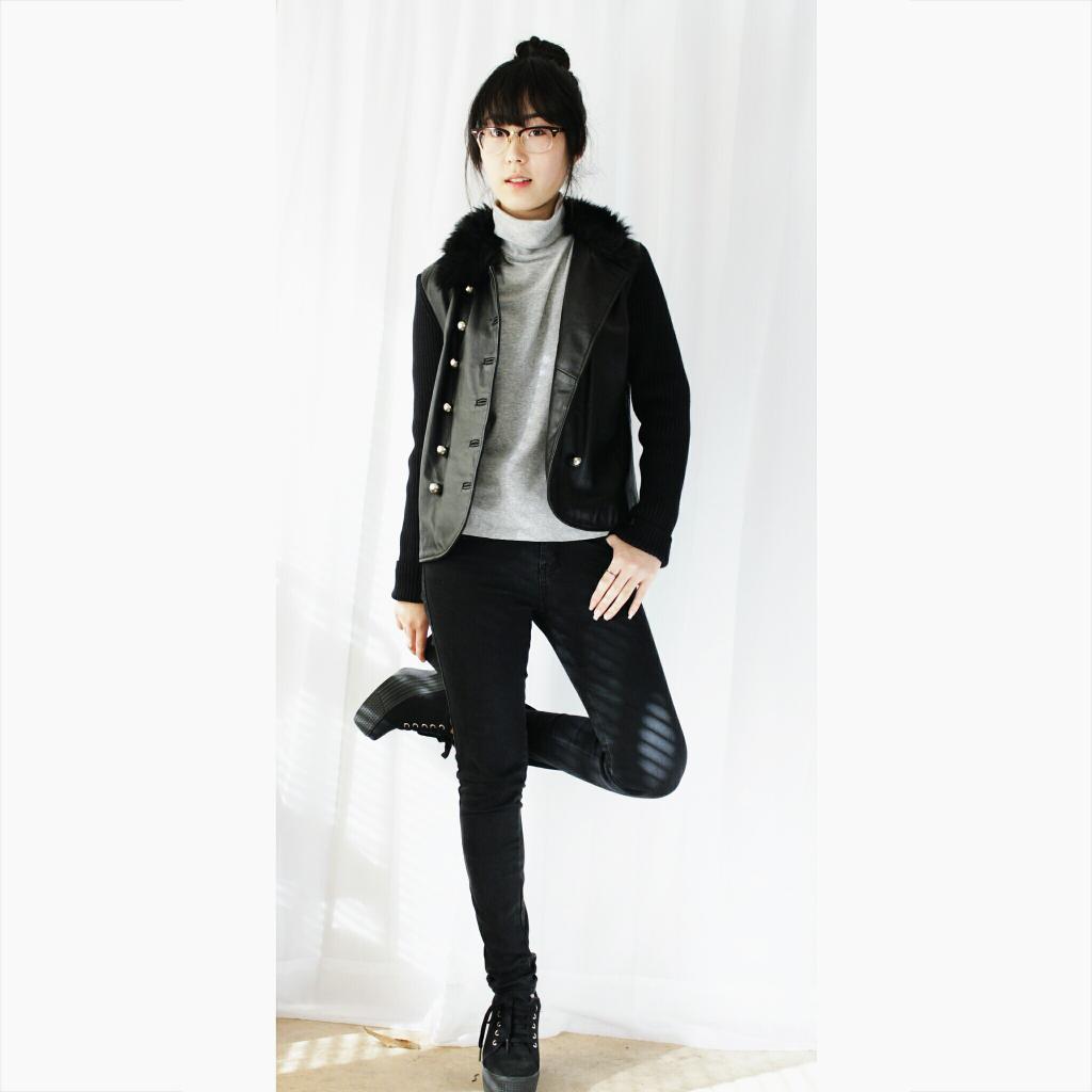 YuraGhim's tweet image. Fake it till you make it ✌😜 #missingbuttons #ootd