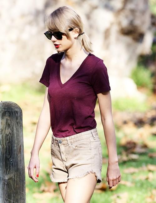 TSwiftCAN's tweet photo. Looks like Taylor and Lorde went INTO the woods today for a hike! So obsessed with the pigtails! http://t.co/XiY2yuudKf