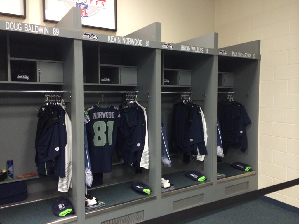 charlieisaacs's tweet image. I got whipped by a towel as I took this picture #lockerRoomHumor #SeahawksCIO