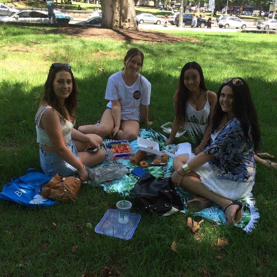 trvp_bxtch's tweet photo. today with the girlies 💖 http://t.co/3vu7NT5rC5