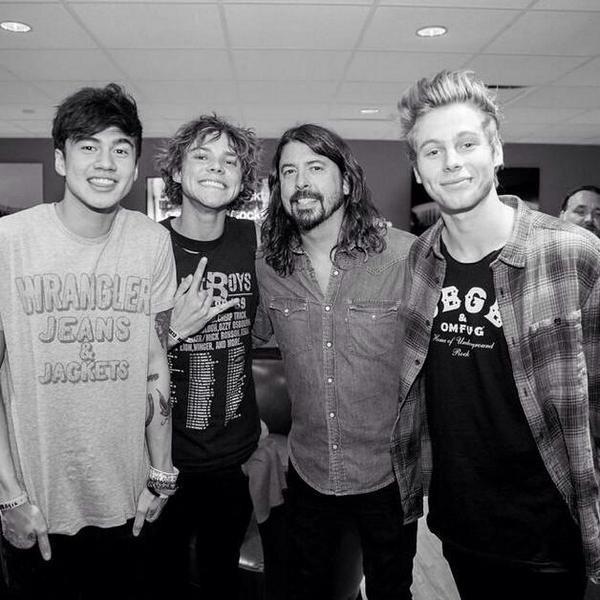 HAPPY BIRTHDAY TO DAVE GROHL!!! What a man (also his b-day marks exactly 2 months before mine SO WE RULE) -K  