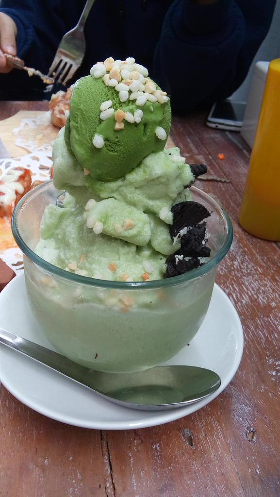 makcikpuff's tweet photo. Thanks for coming kak 😊 @nakaMakan_MLG: Selamat sore, malang cobain es mangkuknya.. mimin pesen matcha nya enak bgt http://t.co/KU9m3ztOND"