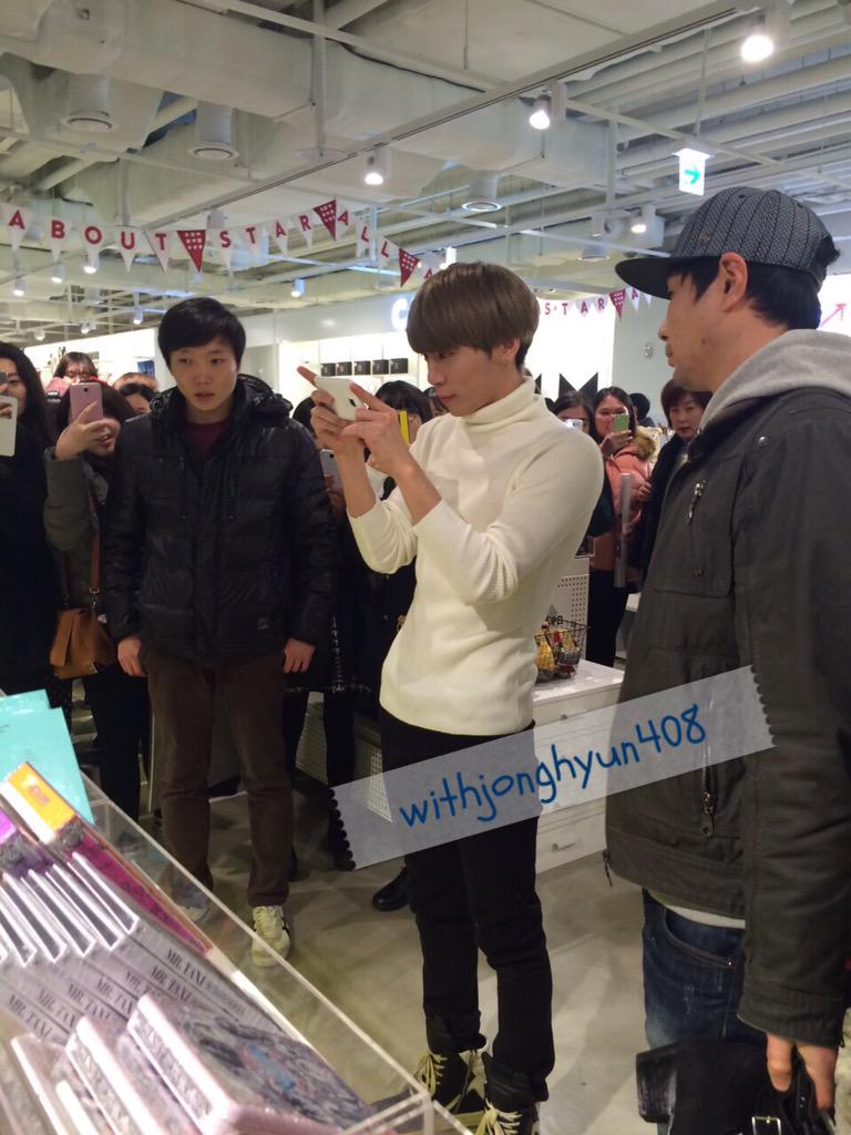 150114 Jonghyun @ 'Coex Artium'  B7SQLOQCEAAK7SC