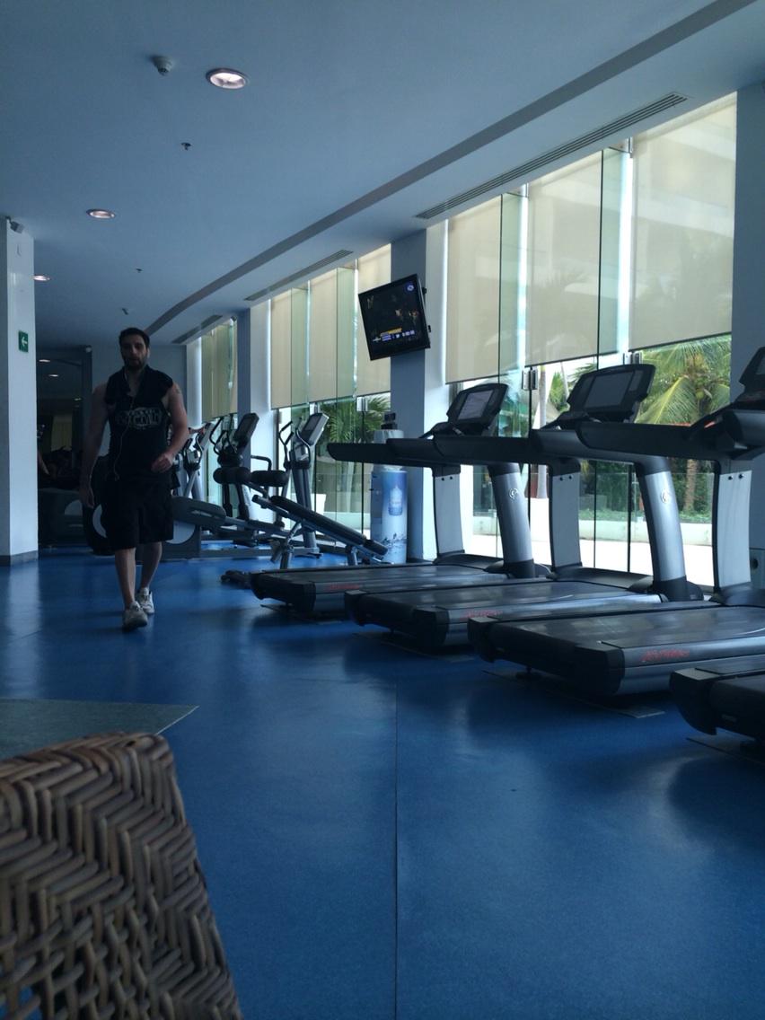 tsengweihsuan's tweet photo. @phillmatik working my walk http://t.co/thi23U8KFO