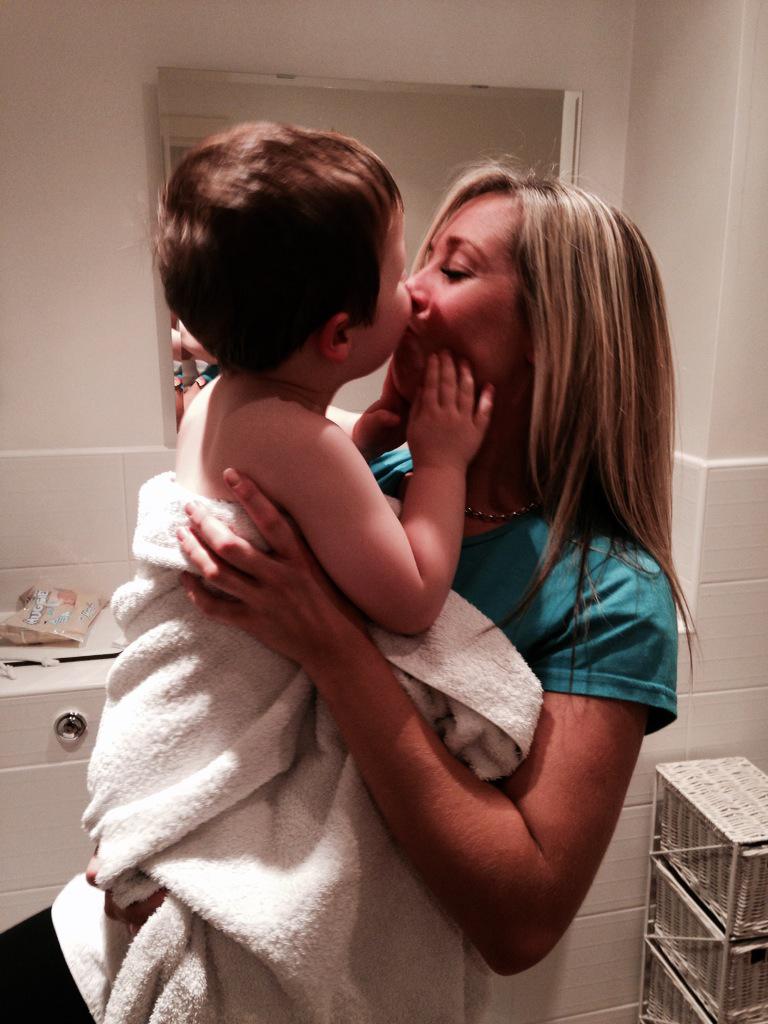 CarolineWebbHai's tweet photo. Looking forward to day off with my munchkin 💗 xxxx http://t.co/7vQCDkhITt
