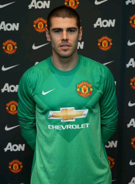 Si anak baru ultah cieeeee \" Happy birthday Victor Valdes! 