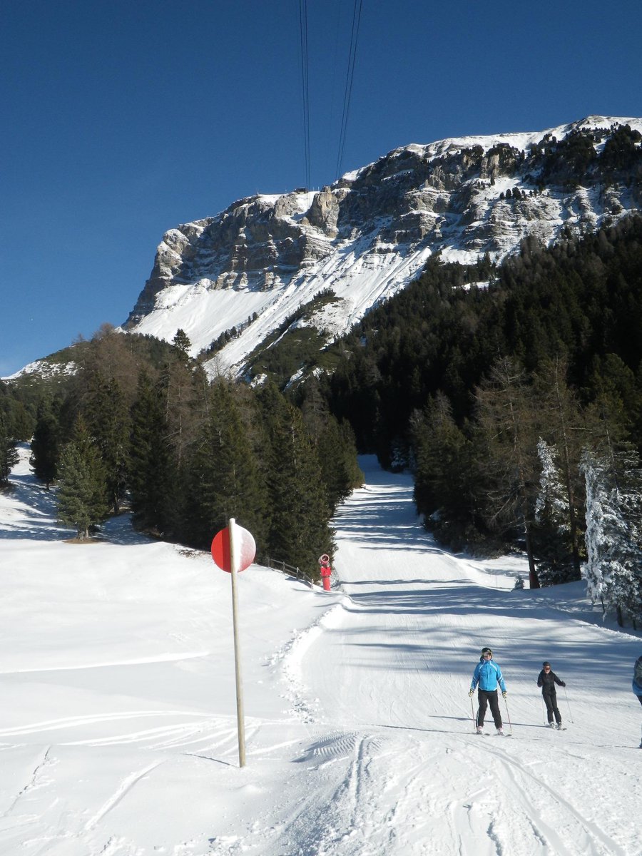 neilsonitaly's tweet photo. ...the quiet beauty of a part of the 10.5km James #Bond Run (La #Longia) in Val #Gardena RF http://t.co/xZF6STHZON