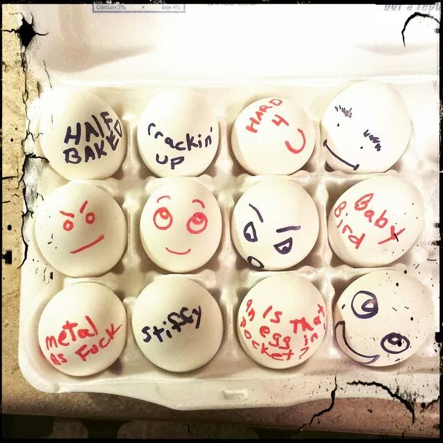Hiddlepox's tweet photo. @twhiddleston These eggs aren't right they've cracked up #TomFoolery #ThomasFoolery http://t.co/Ta2yISswzF