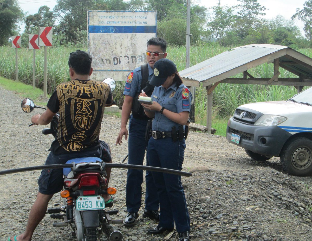 kitaotaomps's tweet photo. @BUKPPO_PCR @Bukppo_PD Elements of this station conducted checkpoint at Sayre Highway Poblacion, Kitaotao, Bukidnon. http://t.co/k123jTOHdV