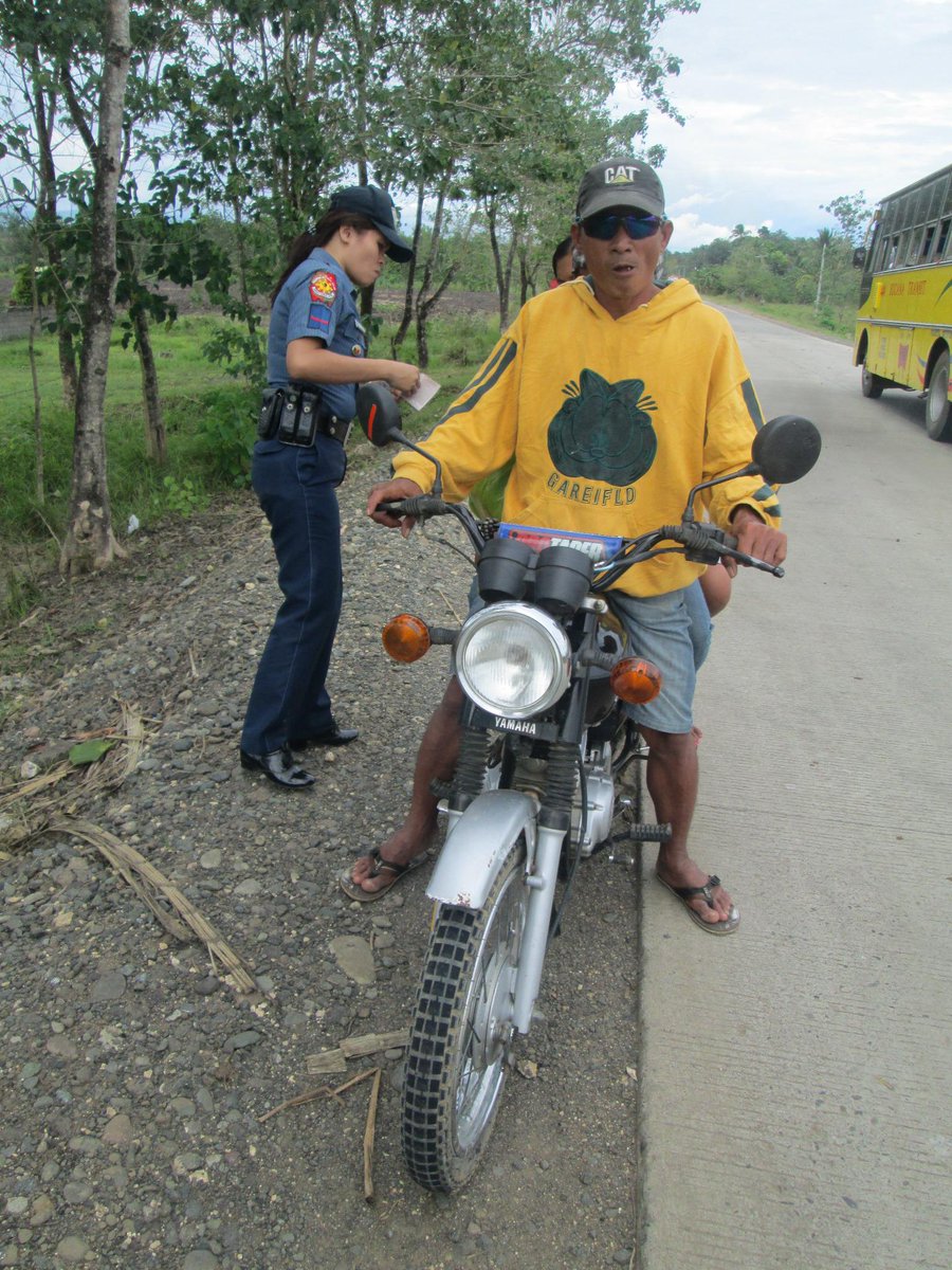 kitaotaomps's tweet photo. @BUKPPO_PCR @Bukppo_PD Elements of this station conducted checkpoint at Sayre Highway Poblacion, Kitaotao, Bukidnon. http://t.co/k123jTOHdV