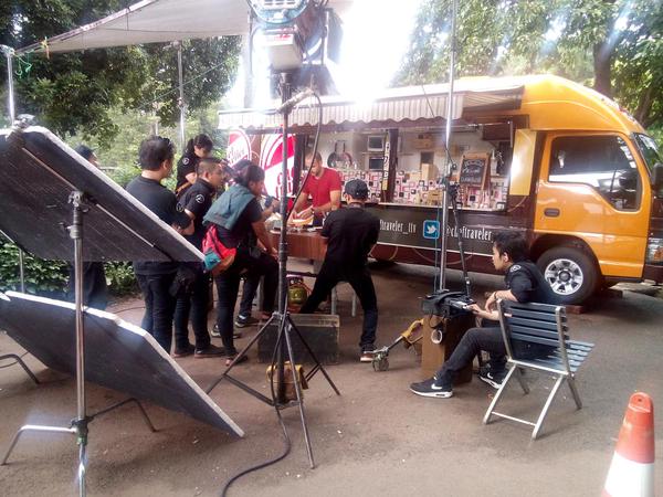 dantrizty_'s tweet photo. Kalo ga salah Itu aa @danztristan :) kece bgt potongan rambutnya. Smngt tugasnya a! #BehindTheScenesChefTravellerTTV http://t.co/o1sUB96kQ2