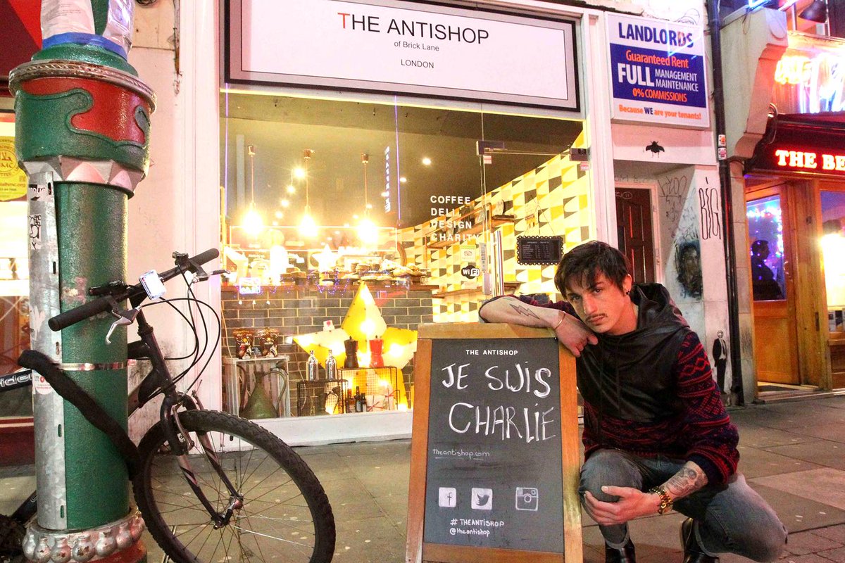 standardnews's tweet image. Coffee shop boss faces death threats over 'Je suis Charlie' sign outside Brick Lane cafe bit.ly/1AOI5OH