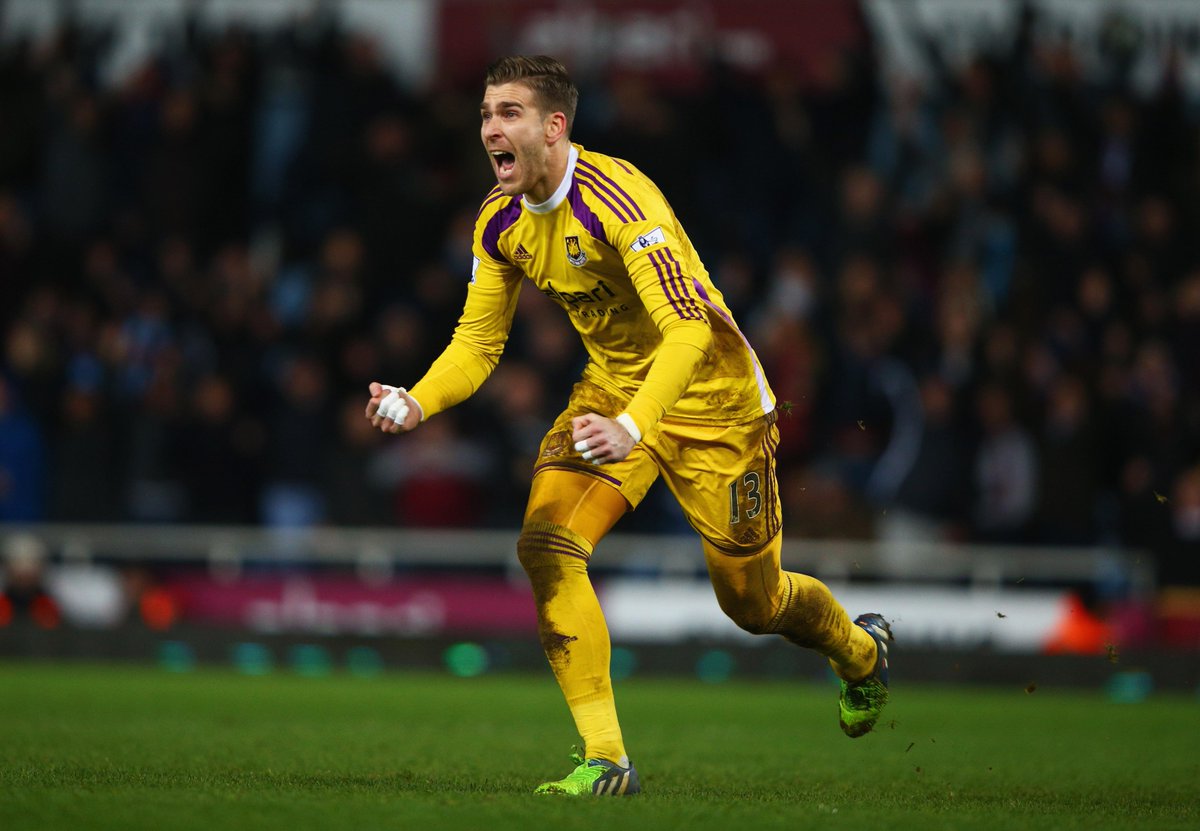 WHUFC_News's tweet photo. West Ham goalkeeper Adrian will hold talks with the Hammers about a new long term deal at the end of the season. http://t.co/nnFBrXGnk8