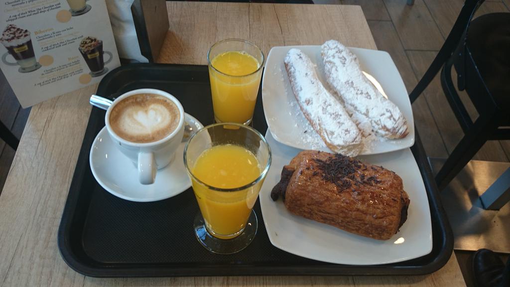 Seny37's tweet photo. Que bien sientan estos desayunos!!! ☕🍩😊 http://t.co/2cWFijqxMY