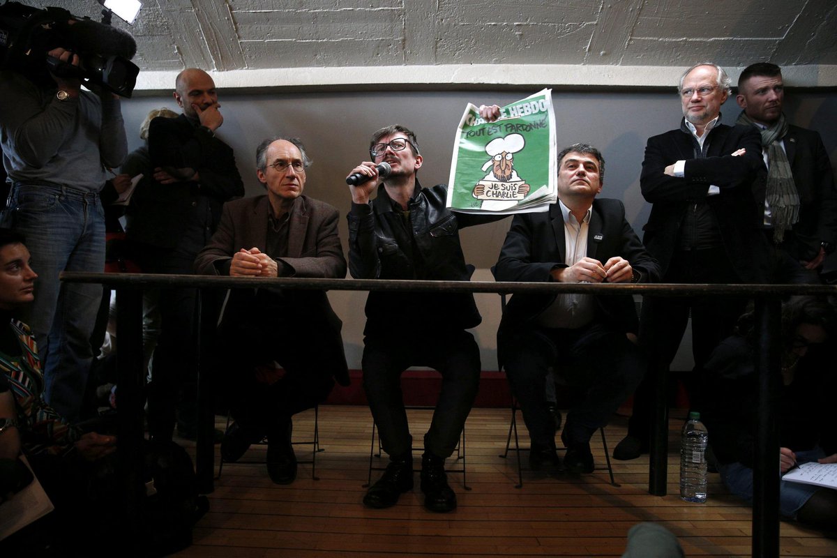ListinDiario's tweet photo. Mahoma aparece llorando en la portada de hoy del nuevo "Charlie Hebdo" http://t.co/zYwsbDCTxG http://t.co/hNMxLkL7Fc