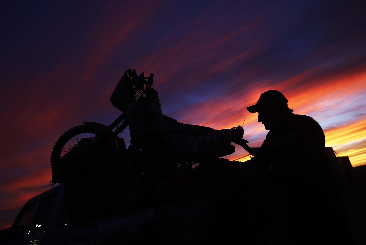 teledeporte's tweet photo. [VÍDEO] Resumen completo de la 9ª etapa del #Dakar2015 http://t.co/ZNqsw7fJZm #DakarTVE ¡GASS! http://t.co/dqGjzrBSe0