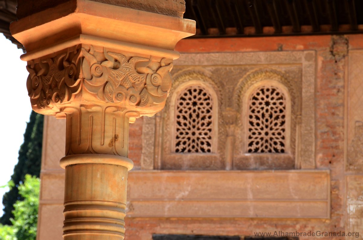 alhambradegrana's tweet photo. #Fotografía de detalle, de una columna y Oratorio de fondo en El Partal de la #Alhambra #Granada #visitspain http://t.co/q72agKB9a4