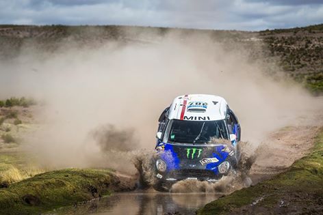 WVModels's tweet image. How our very own Wayne gets to work #ExtremeCommuting #DakarRally buff.ly/14WoeBT