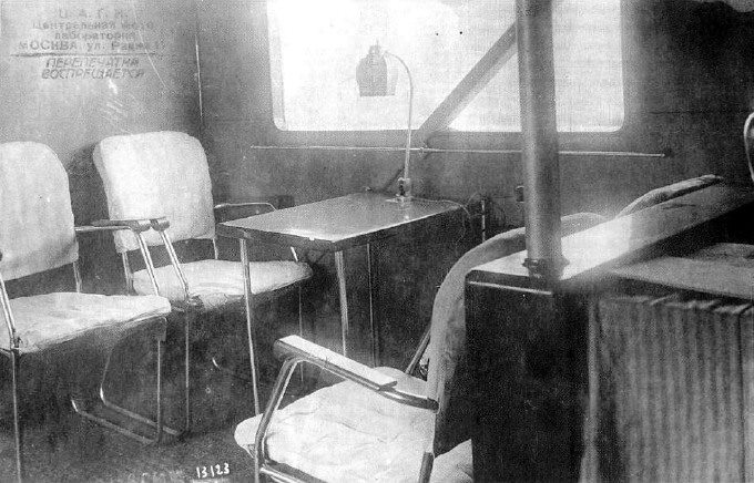JetLovers's tweet photo. Next time you will fly in economy and complain about seats, remember how people flew 90 years ago. http://t.co/JZtSyupu2P