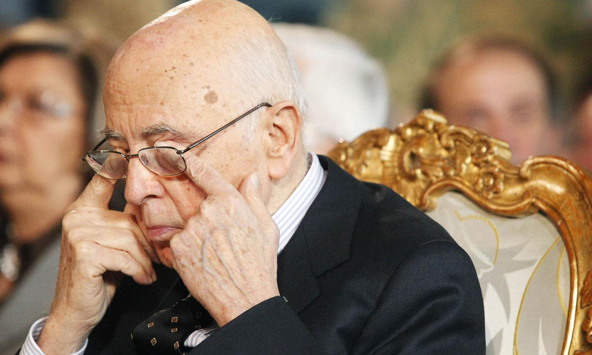 Anticasta's tweet photo. che peccato, non ci ha ripensato…
#Napolitano si è ufficialmente #dimesso in questo istante
#Addolorati e #Commossi http://t.co/5apUJRdfFm