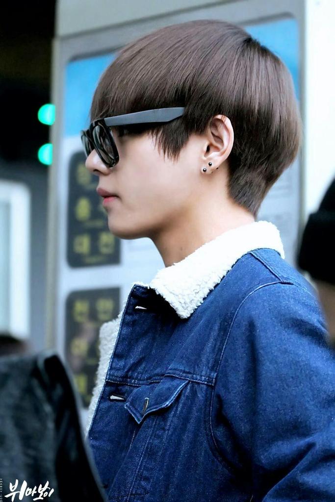 Vick on Twitter: "Taehyung got a new piercing?? http://t 