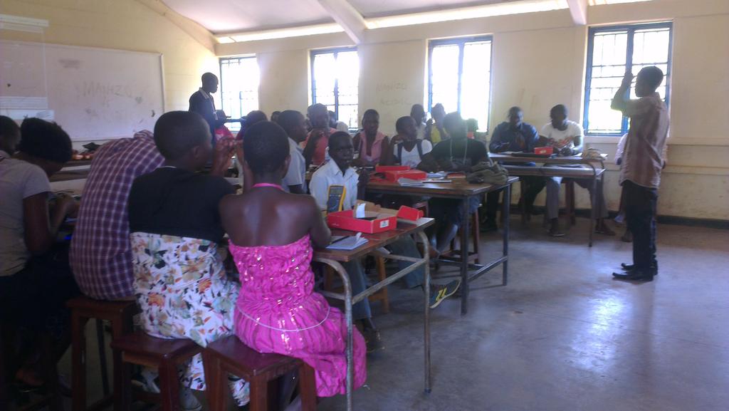 FundiBots's tweet image. It&apos;s a full house at the Gulu Holiday Camp in both beginner and advanced tracks #TeachRobotics