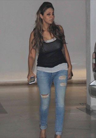 SRKCHENNAIFC's tweet photo. Queen #GauriKhan at @karanjohar's Party.
@iamsrk http://t.co/PDCMfl1jU8