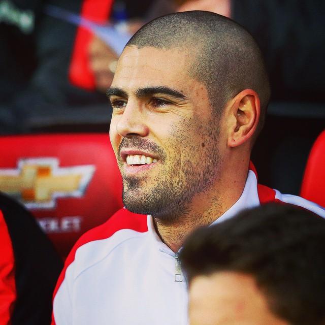 Happy birthday Victor Valdes 33 years may be better to change the manchester united again O:) 