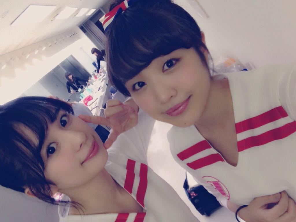 Rの法則見てくれたかな〜？

バービーさんとあいちゃんとチアガールコントやったよ〜（≧∇≦）♡
あいちゃんとのオフショットのせとくね！ http://t.co/f4PgGzLC0K