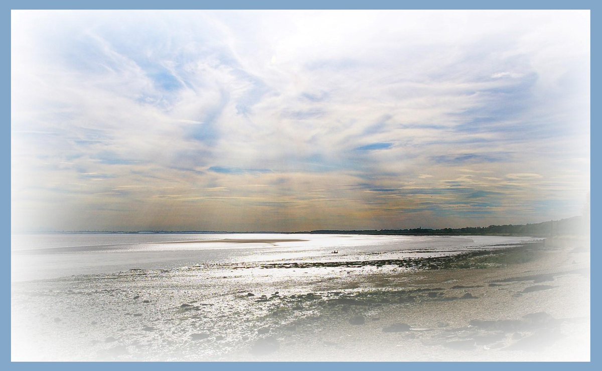exploreelements's tweet photo. A lovely sky over the Humber near Hessle. http://t.co/4M6nanQIJT