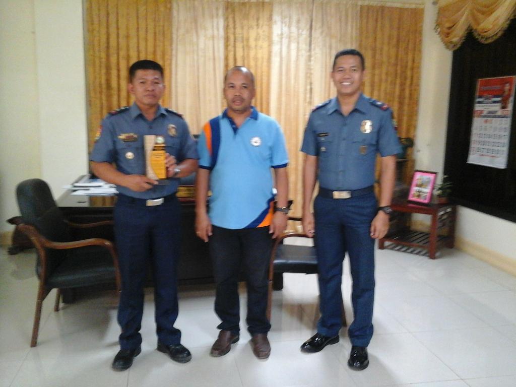 Cabanglasan_MPS's tweet photo. 14 Jan 2015, PSI MOLINA, CA, COP received "Lingkod Bayani ng Cabanglasan" Award fm mun mayor. @BUKPPO_PCR @Bukppo_PD http://t.co/FLiYw8sIPd
