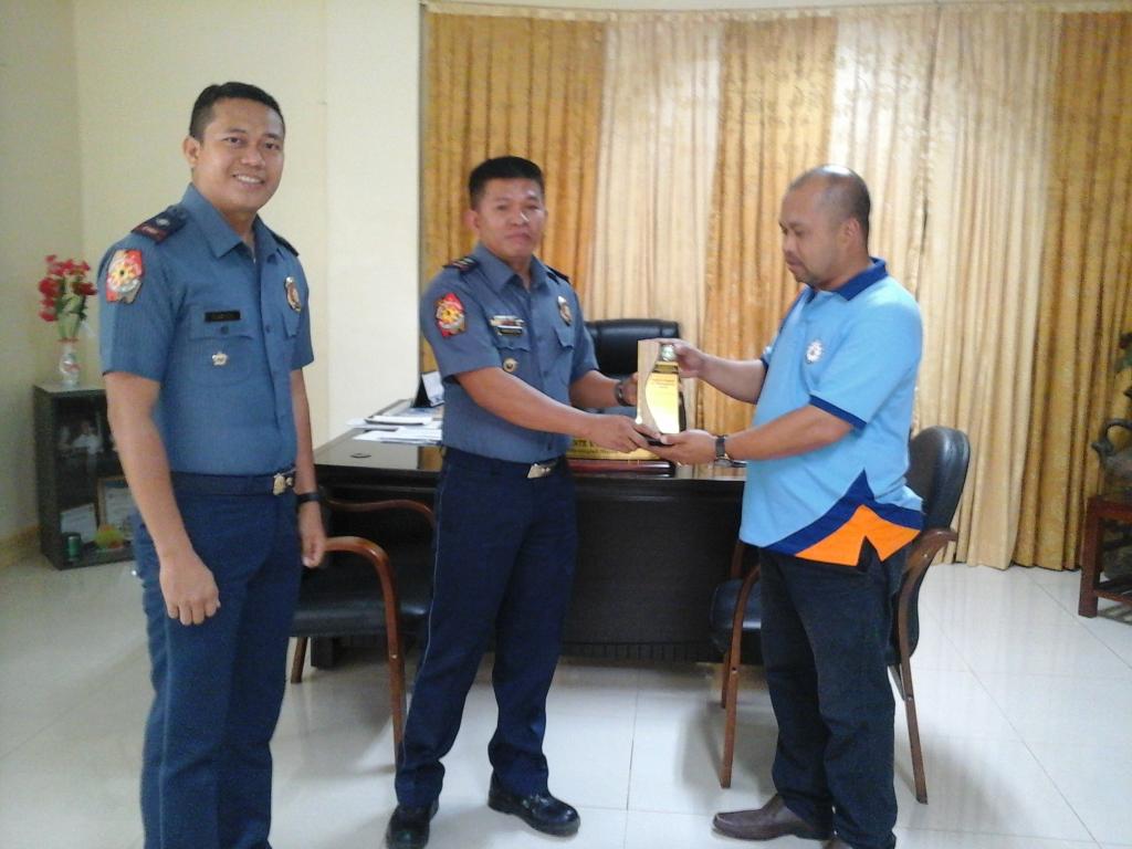 Cabanglasan_MPS's tweet photo. 14 Jan 2015, PSI MOLINA, CA, COP received "Lingkod Bayani ng Cabanglasan" Award fm mun mayor. @BUKPPO_PCR @Bukppo_PD http://t.co/Y2Wr3KE9Hb