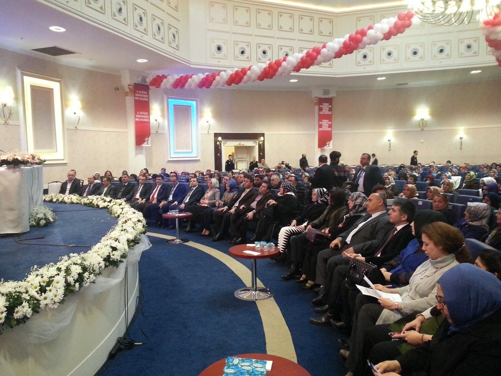 akkadinumraniye's tweet image. #AkPartiÜmraniyeKadınKollarıKongresi Kongremiz @umraniyebeltr Bşk. Sn. @Hasan_Cann ve protokolün katılımı ile başladı